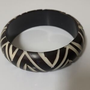 Carved chevron patterned dark brown vintage  bangle bracelet